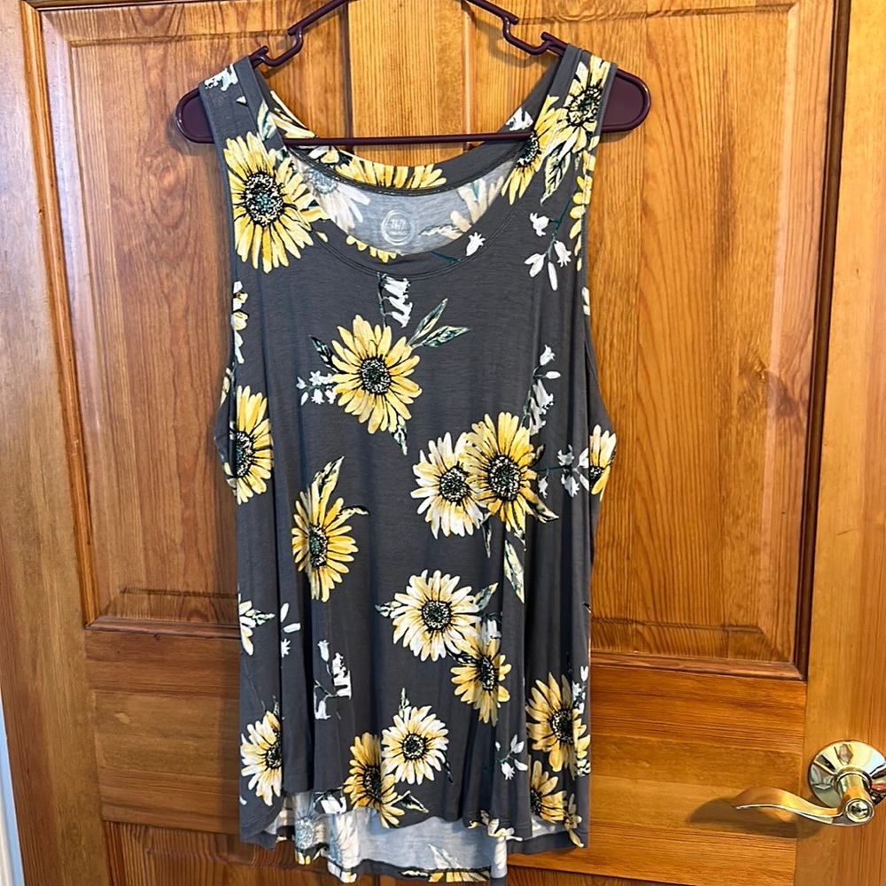Women’s stretchy sunflower tank